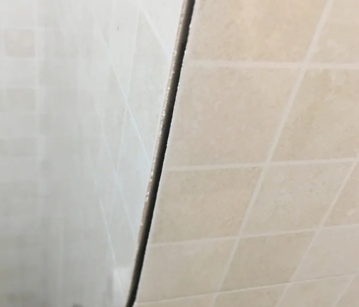 靖远瓷砖空鼓维修公司分享阳台瓷砖脱落的修复过程可以分为以下几个步骤