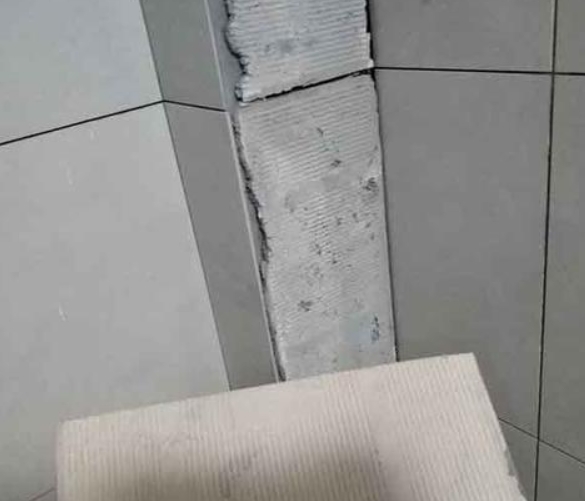 靖远瓷砖空鼓维修公司分享下厨房瓷砖脱落的补救措施。